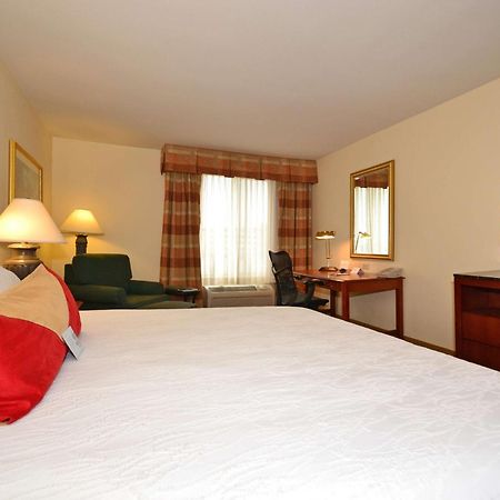 Hilton Garden Inn Tulsa Airport Екстер'єр фото