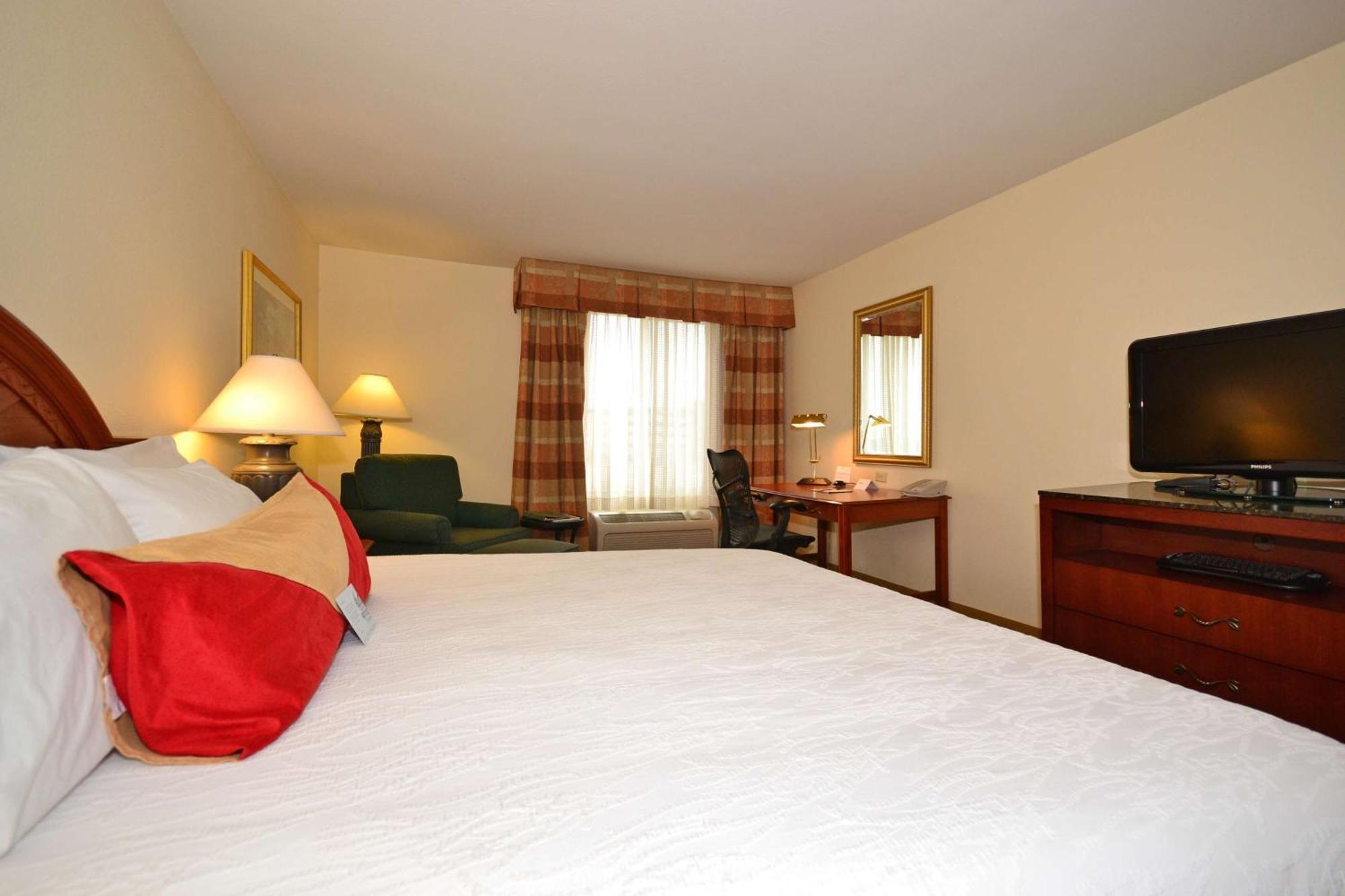 Hilton Garden Inn Tulsa Airport Екстер'єр фото