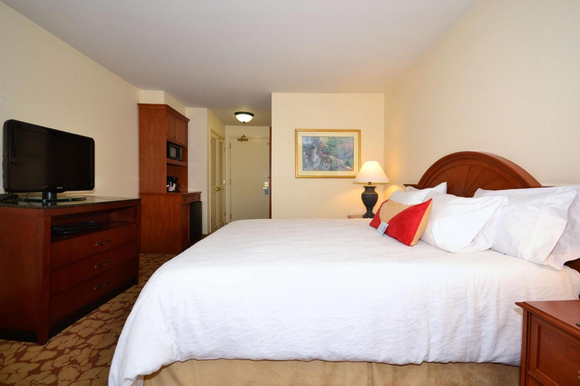 Hilton Garden Inn Tulsa Airport Екстер'єр фото