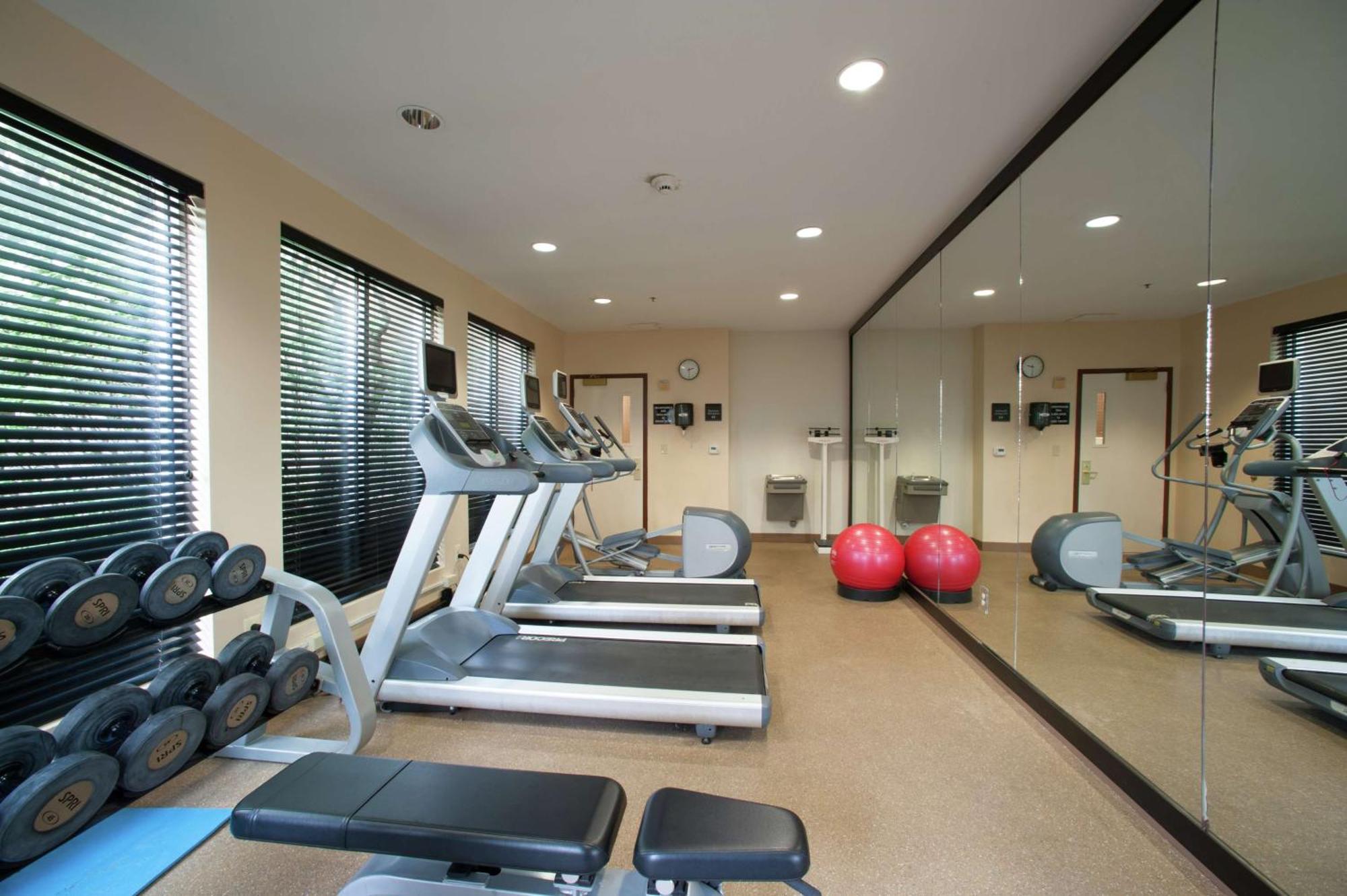 Hilton Garden Inn Tulsa Airport Екстер'єр фото