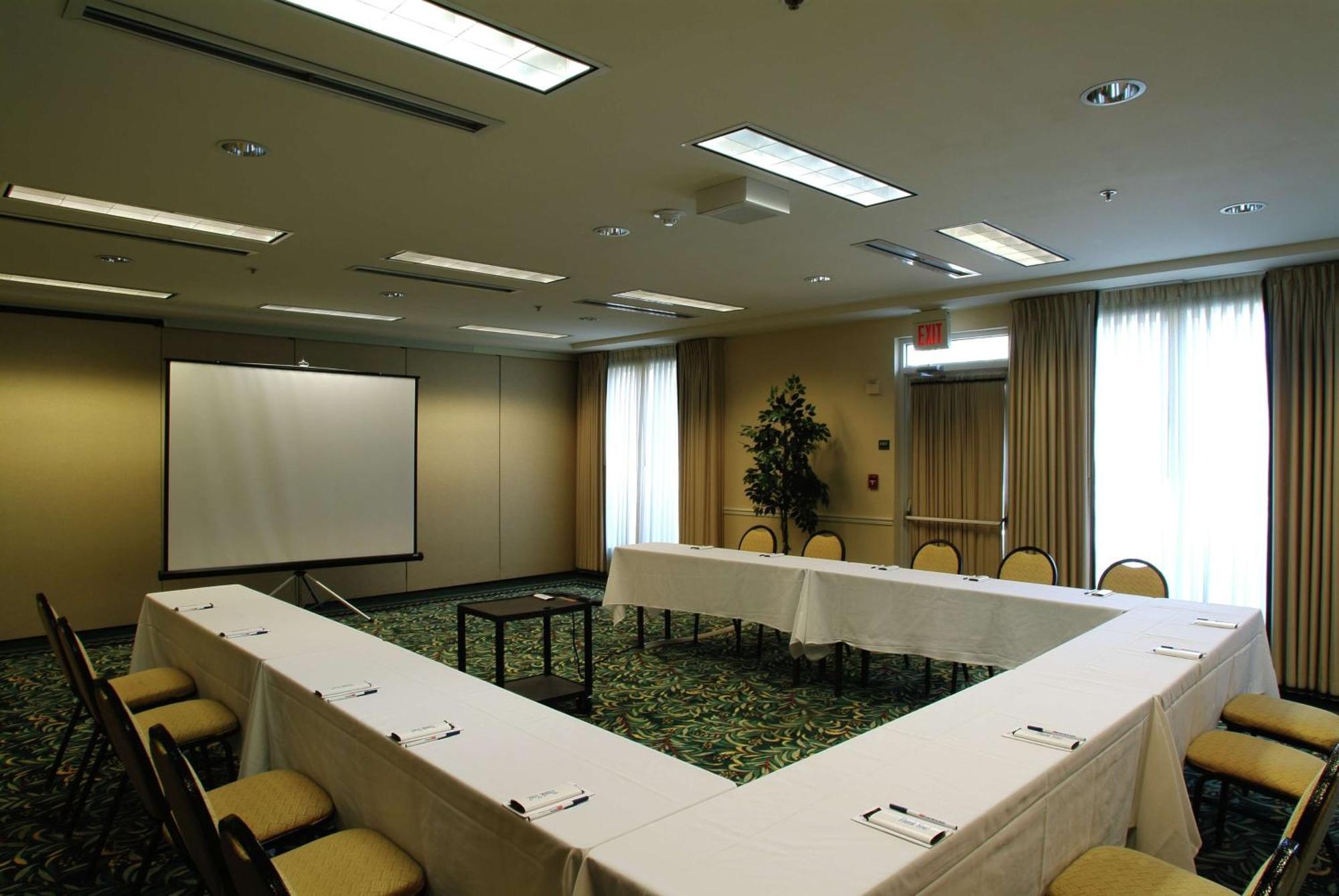 Hilton Garden Inn Tulsa Airport Екстер'єр фото