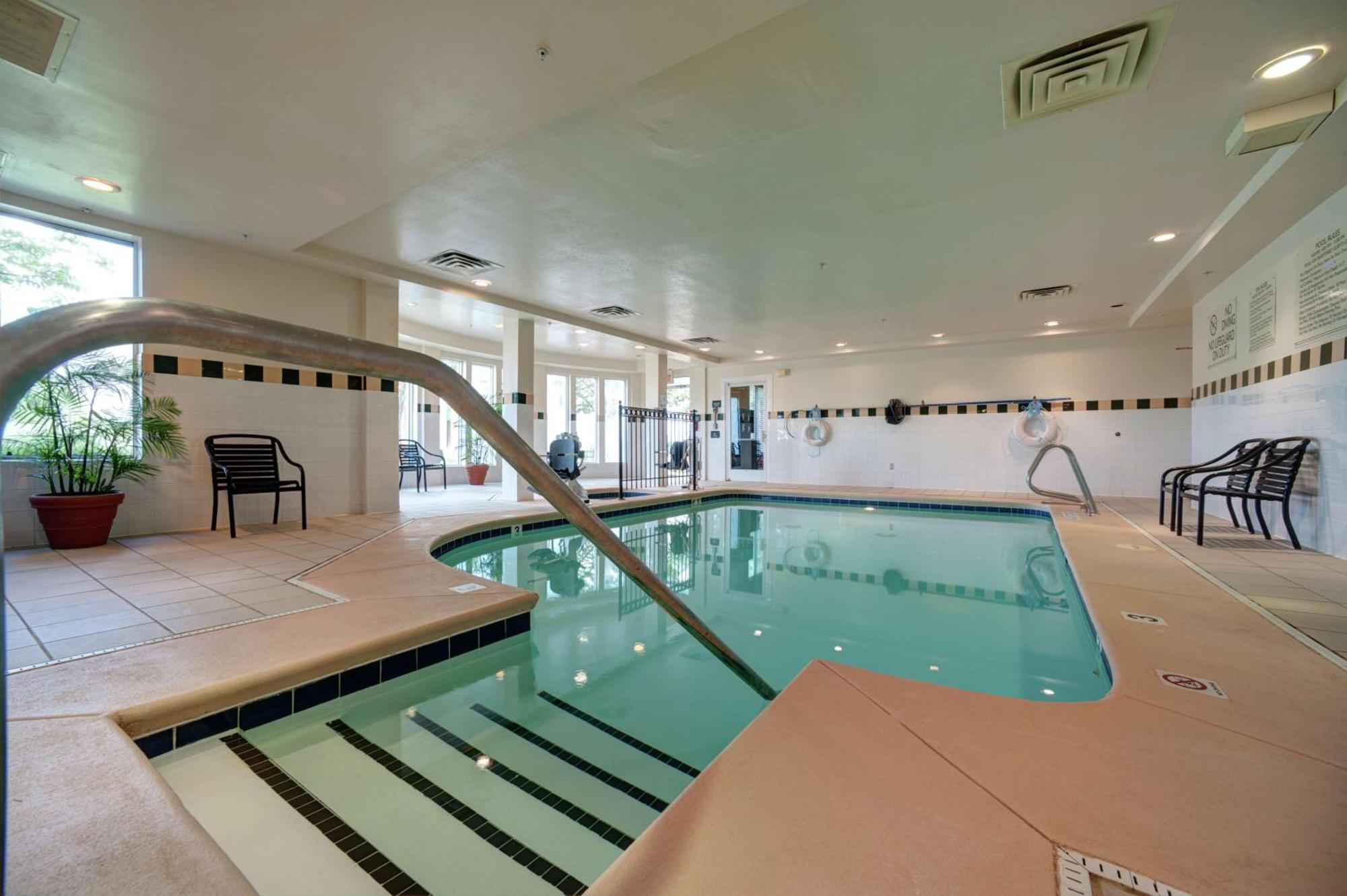 Hilton Garden Inn Tulsa Airport Екстер'єр фото