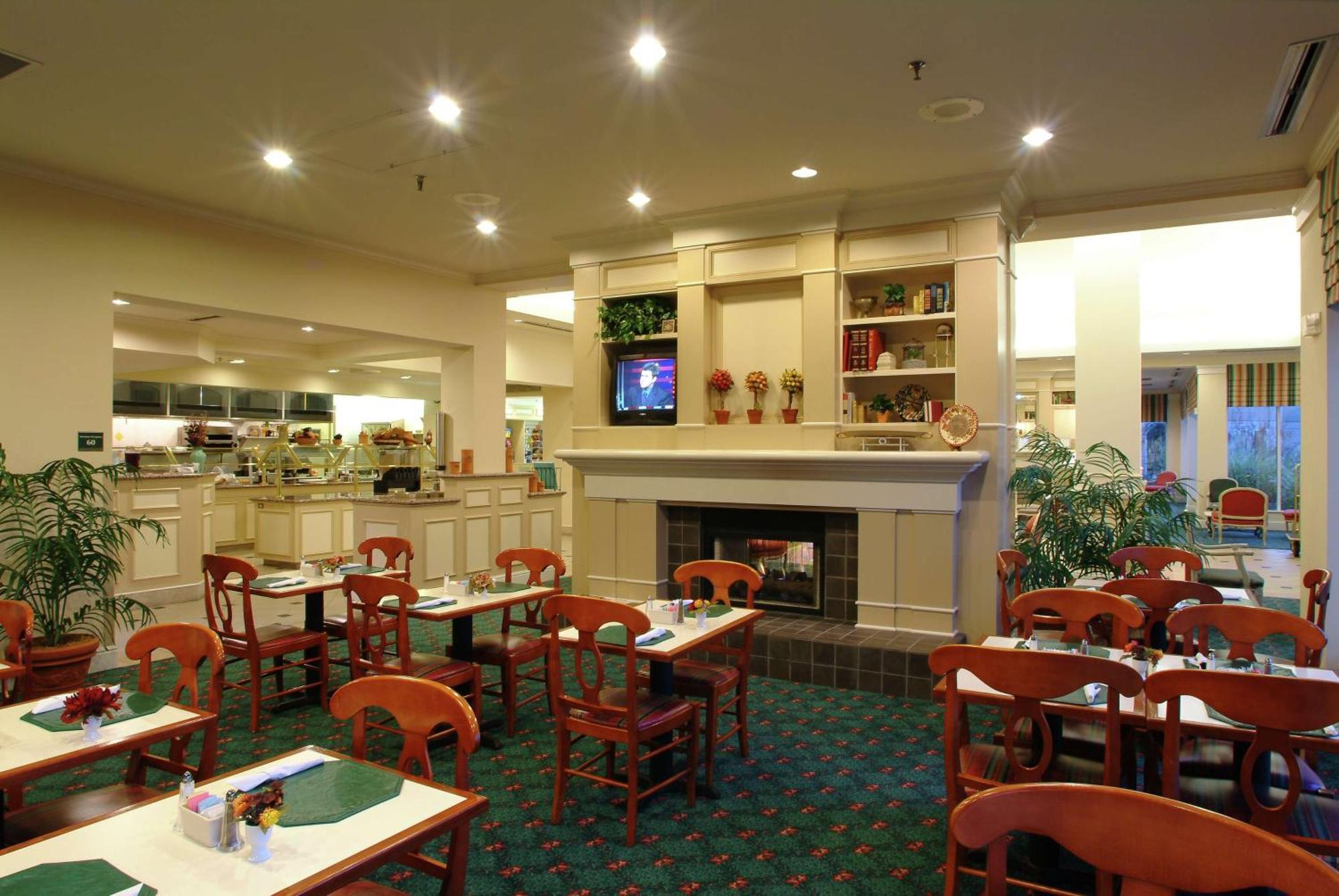 Hilton Garden Inn Tulsa Airport Екстер'єр фото