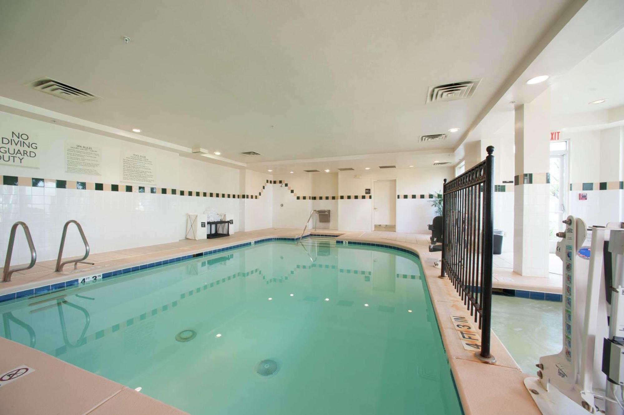 Hilton Garden Inn Tulsa Airport Екстер'єр фото