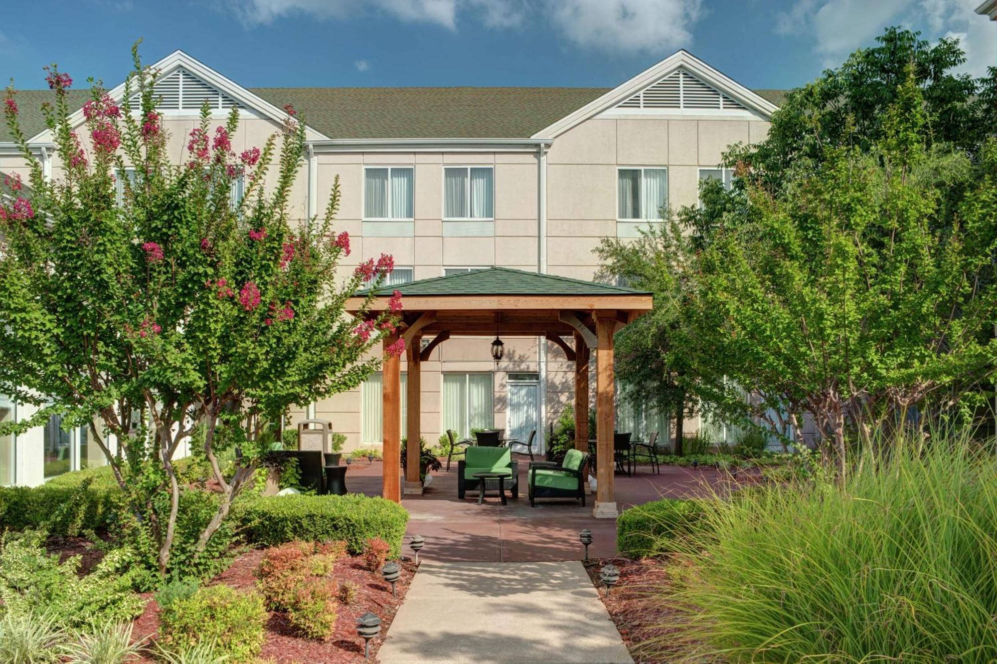 Hilton Garden Inn Tulsa Airport Екстер'єр фото
