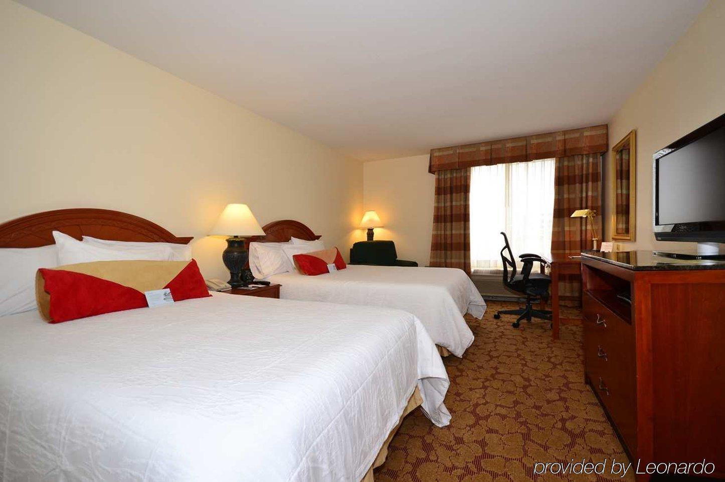 Hilton Garden Inn Tulsa Airport Номер фото