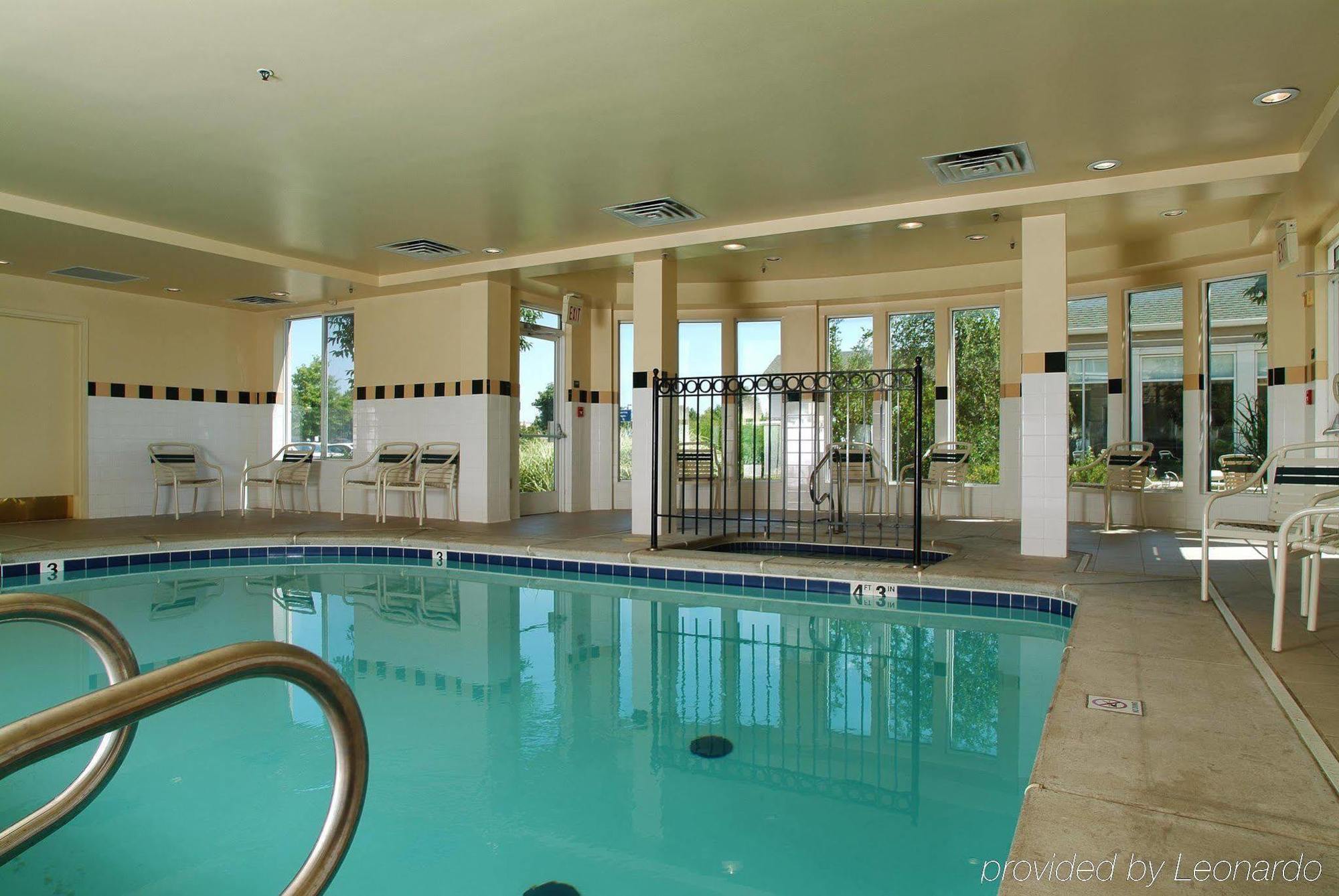 Hilton Garden Inn Tulsa Airport Екстер'єр фото