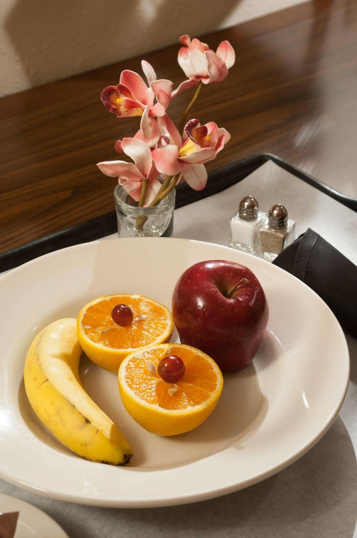 Hilton Garden Inn Tulsa Airport Екстер'єр фото