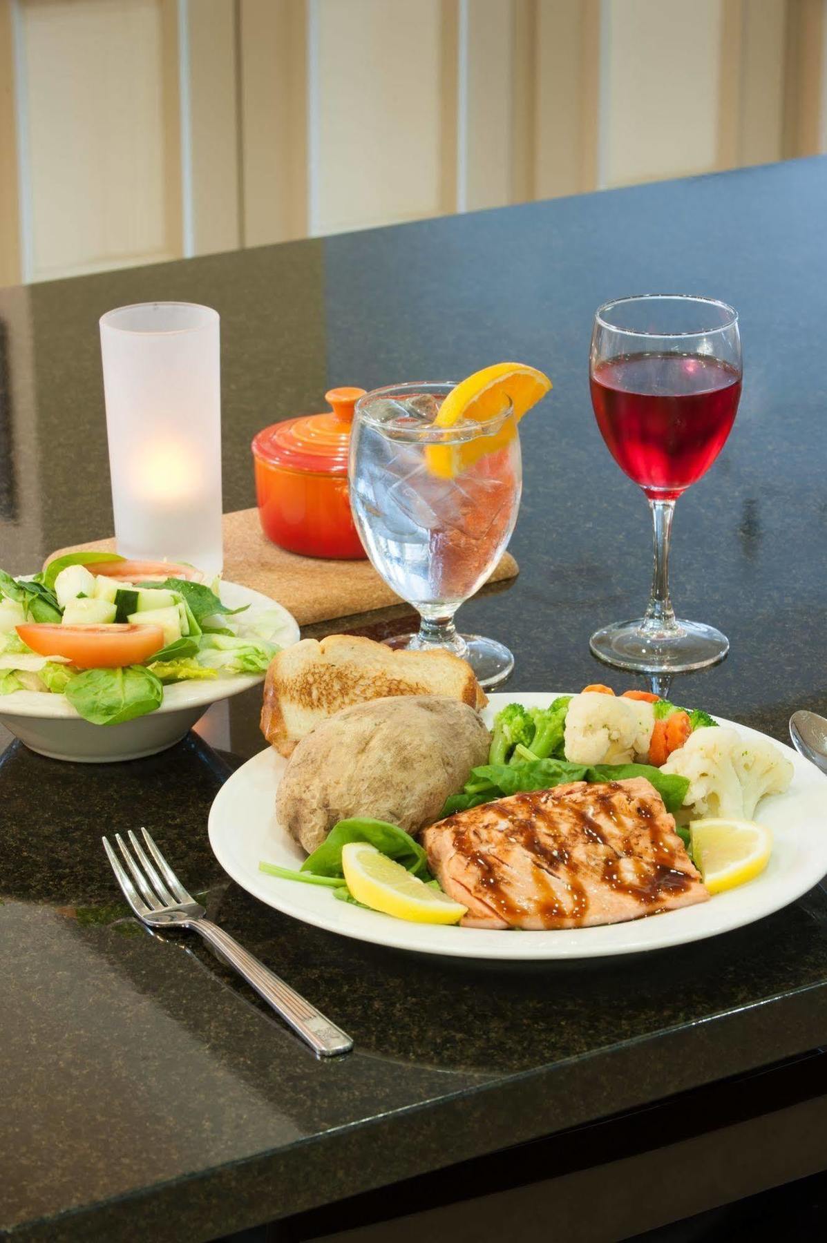 Hilton Garden Inn Tulsa Airport Екстер'єр фото